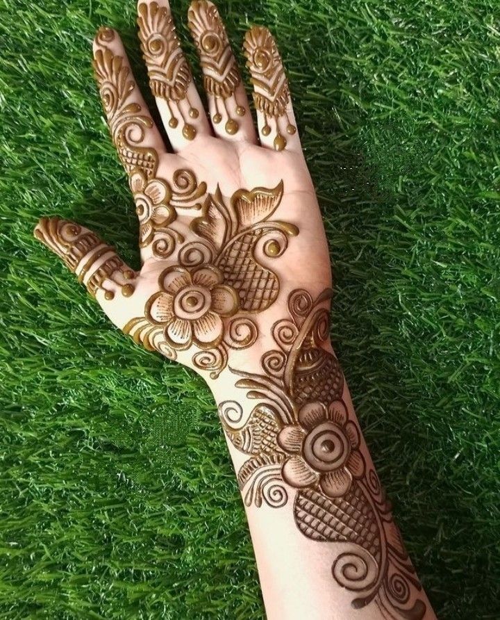 This may contain: henna tattoo on the palm of someone's hand