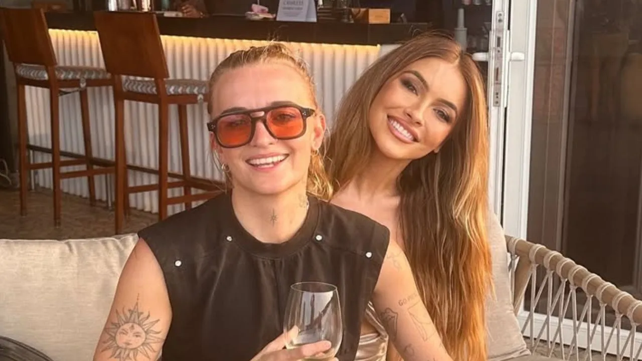 chrishell-stause-g-flip