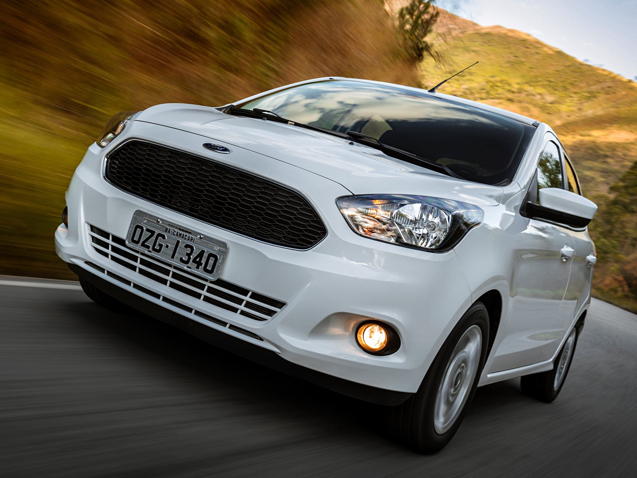 FORD KA 2017 WHITE MOVING FRONT