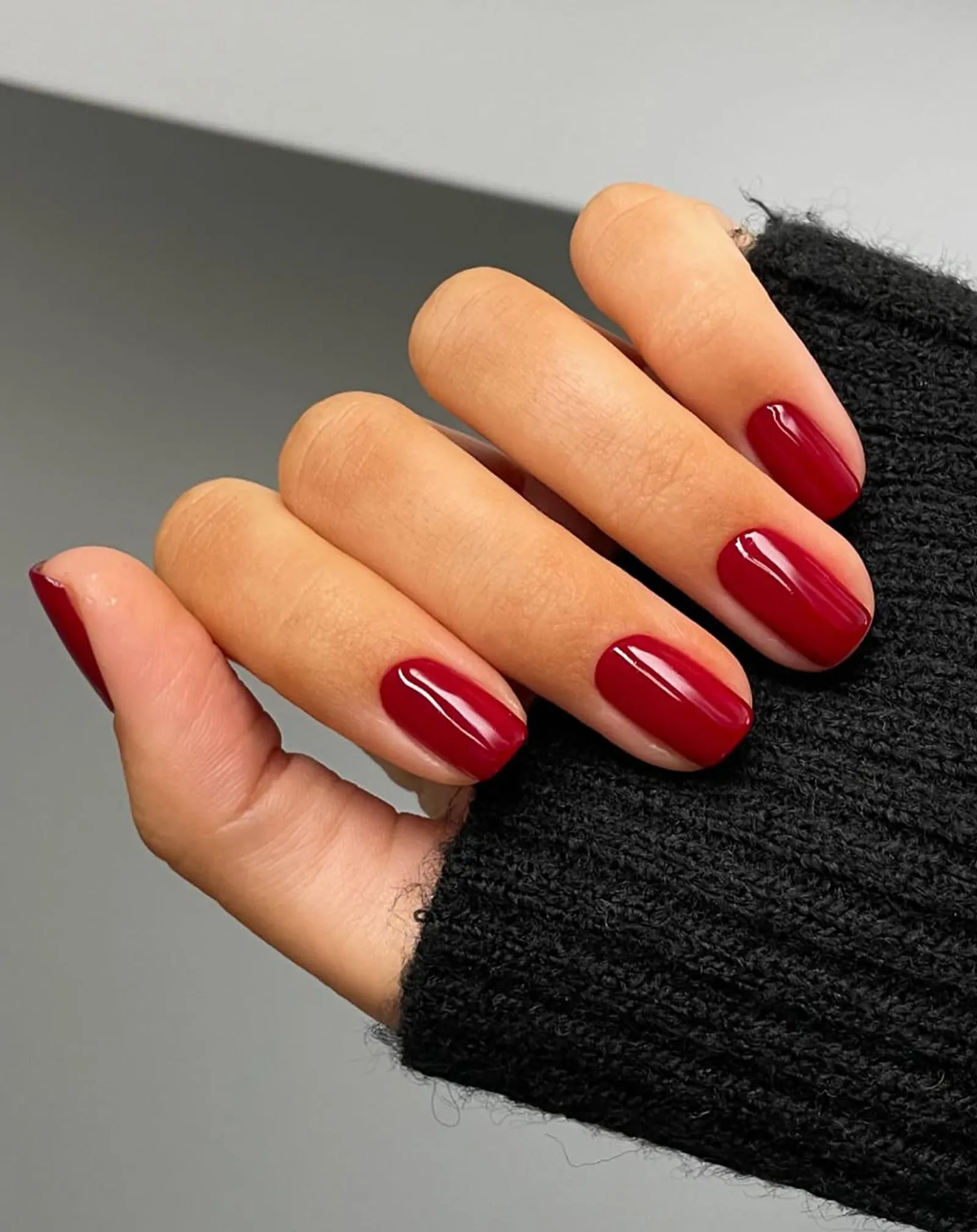 rich reds_0000_2_Courtesy of @samantharudge.beauty.webp