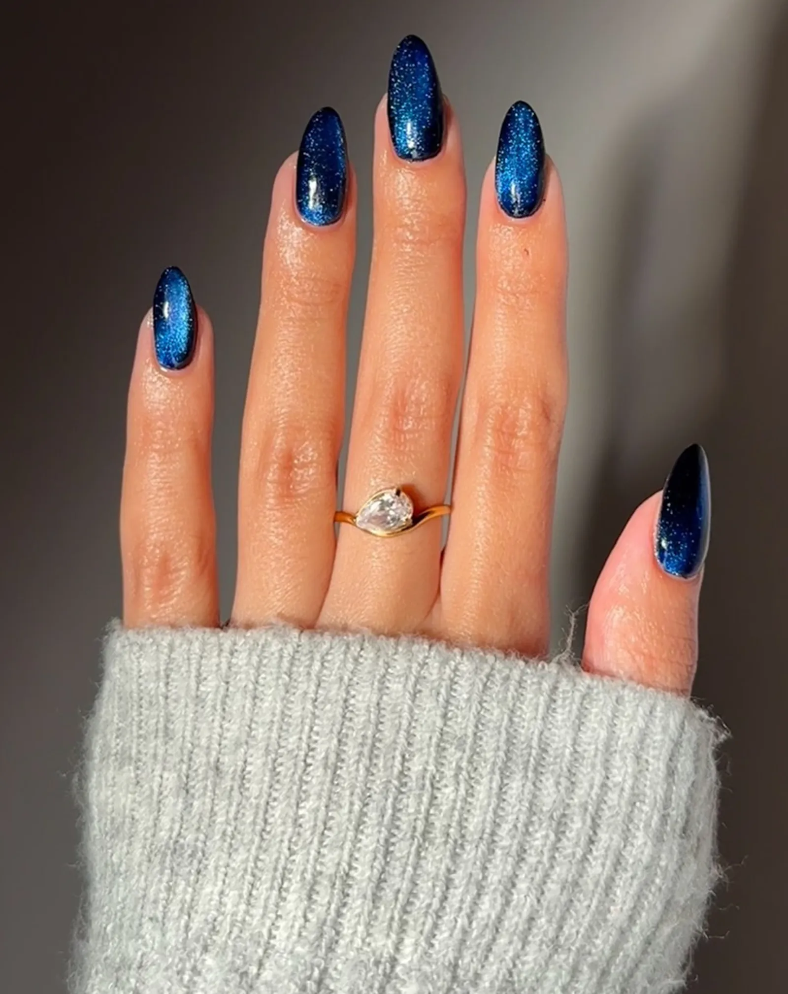 Deep Sapphire Blue _0001_3_Courtesy of @kuypernailart.webp