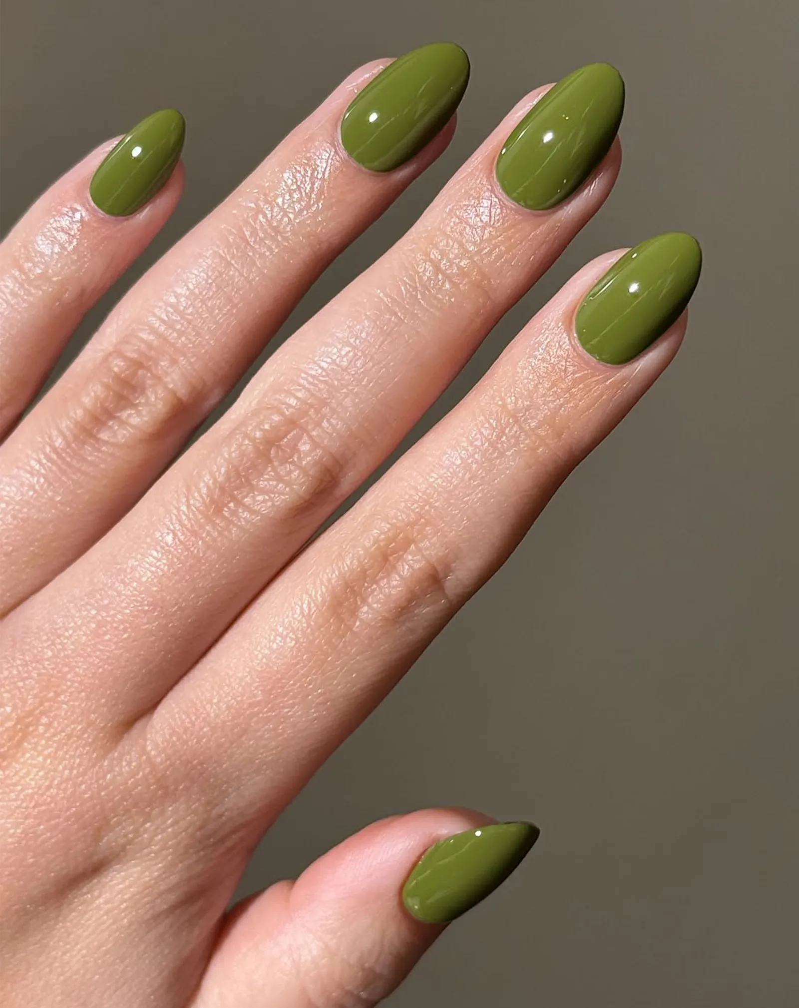 olive green_0004_4_Courtesy of @avrnailswatches.webp