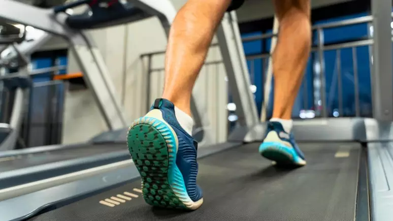 850785535-articulacoes-caminhada-corrida-ou-musculacao-veja-qual-protege-mais.webp