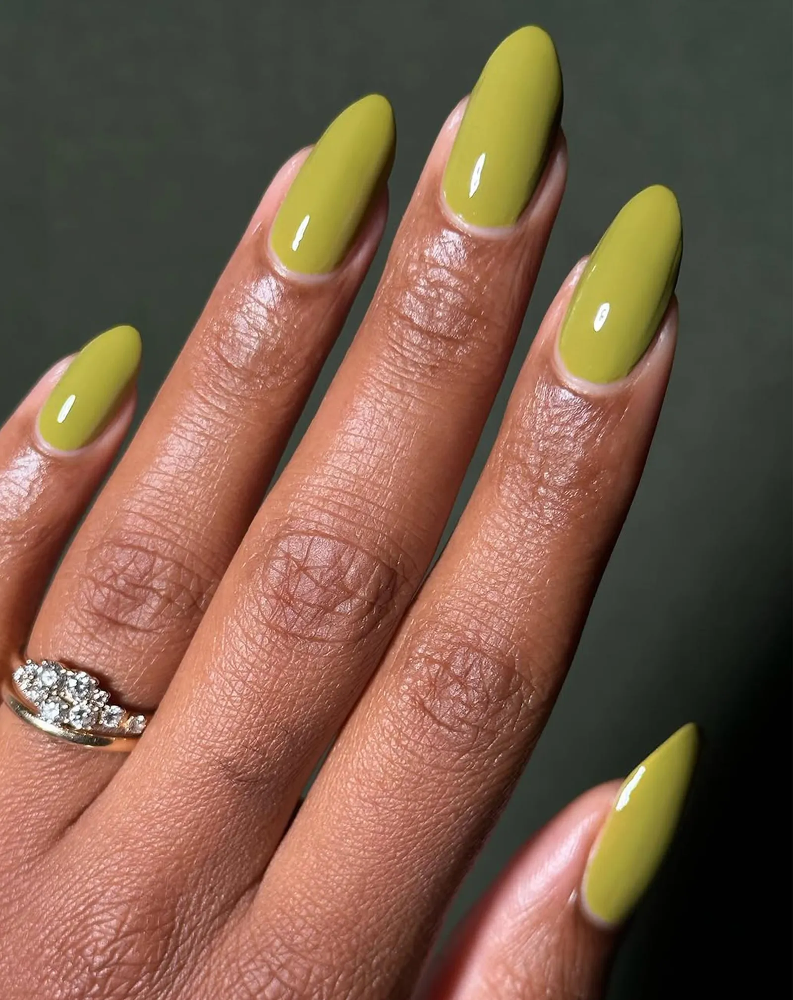olive green_0005_3_Courtesy of @melanated.mani.webp