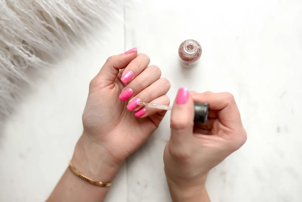 unhas-esmalte.webp